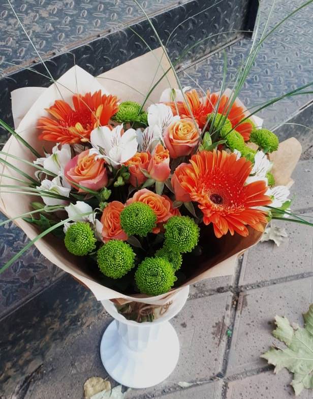 Букет цветов из: Герберы, Хризантемы, Альстромерии и Розы в Шамилькале