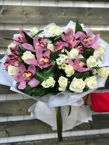 Букет цветов из: Розы и Хризантемы в Шамилькале