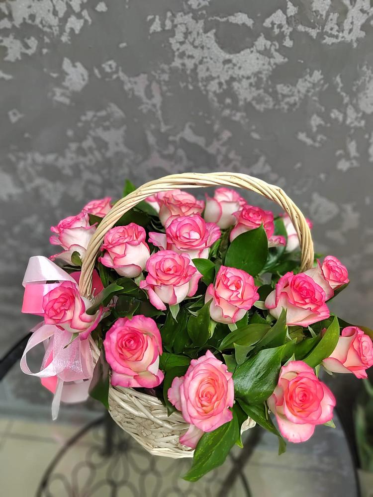 Цветочная композиция из Розы в корзине в Шамилькале