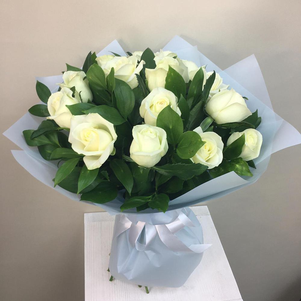 Букет 15 Белых роз Проуд в Шамилькале