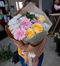 Букет цветов из:  Герберы, Розы и Хризантемы в Шамилькале