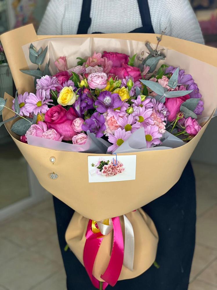 Букет цветов из: Хризантемы, Гвоздики и Альстромерии в Шамилькале