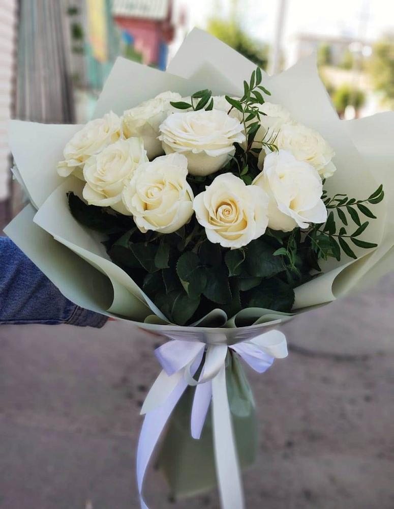 Букет Белые розы Проуд в Шамилькале