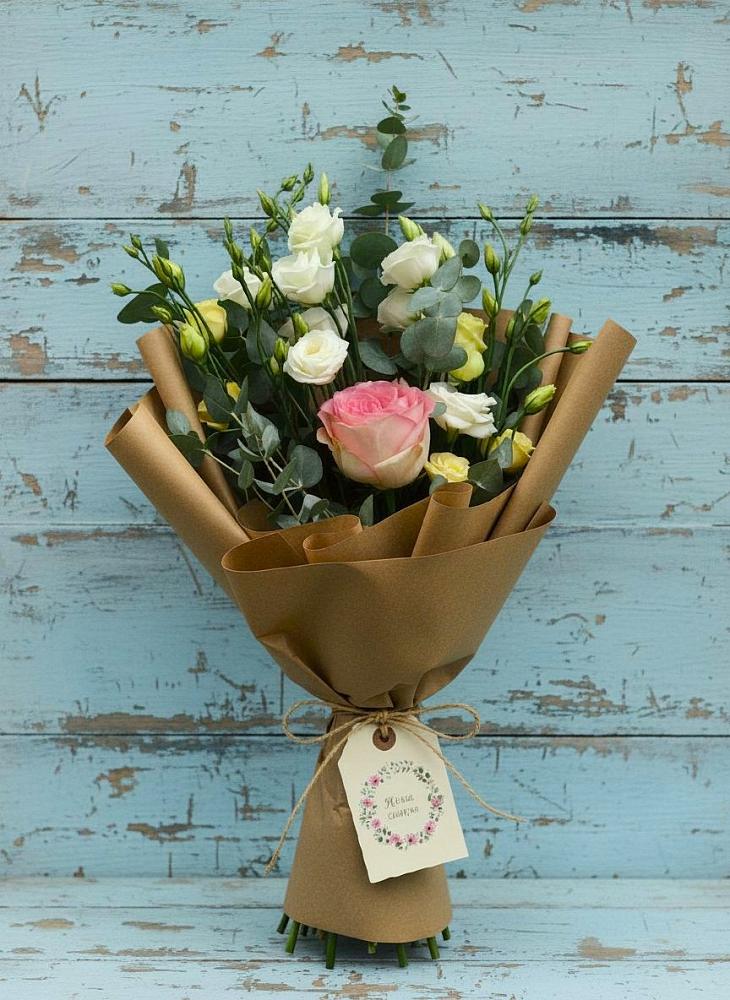 Букет цветов из: Розы и Лизиантусы в Шамилькале