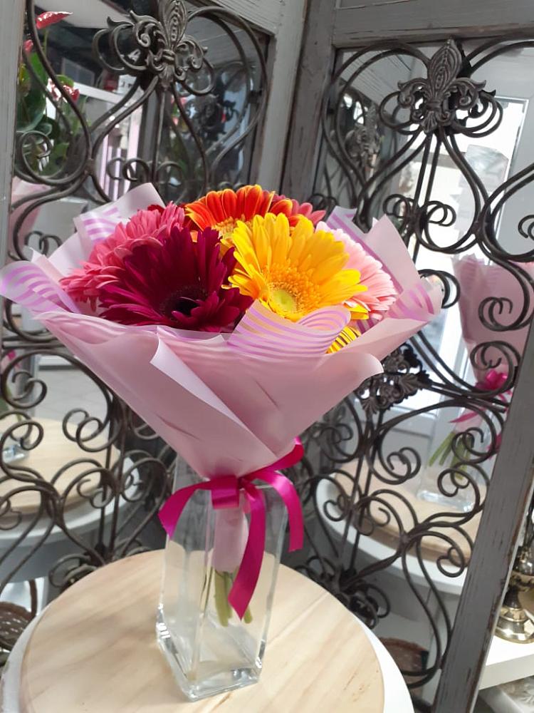 Букет цветов из: Герберы в Шамилькале