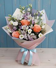 Букет цветов из:  Лизиантусы, Розы, Альстромерии и Гипсофила в Шамилькале