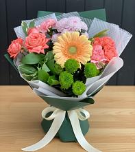Букет цветов из:  Гвоздики, Розы, Герберы и Хризантемы в Шамилькале