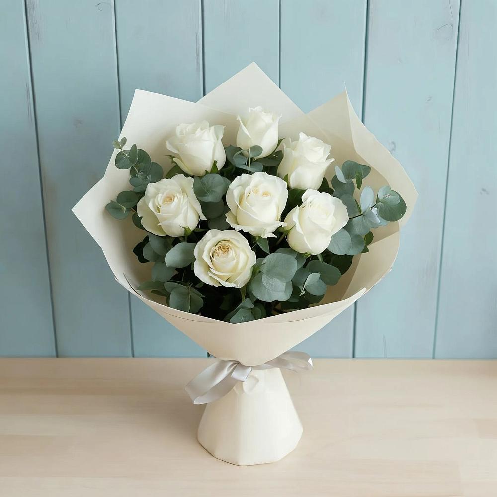 Букет Белые розы в Эвкалипте в Шамилькале