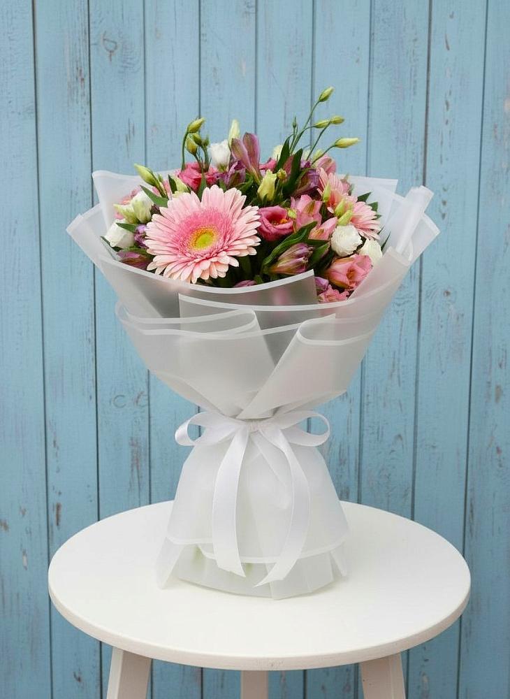 Букет цветов из: Герберы, Альстромерии и Лизиантусы в Шамилькале