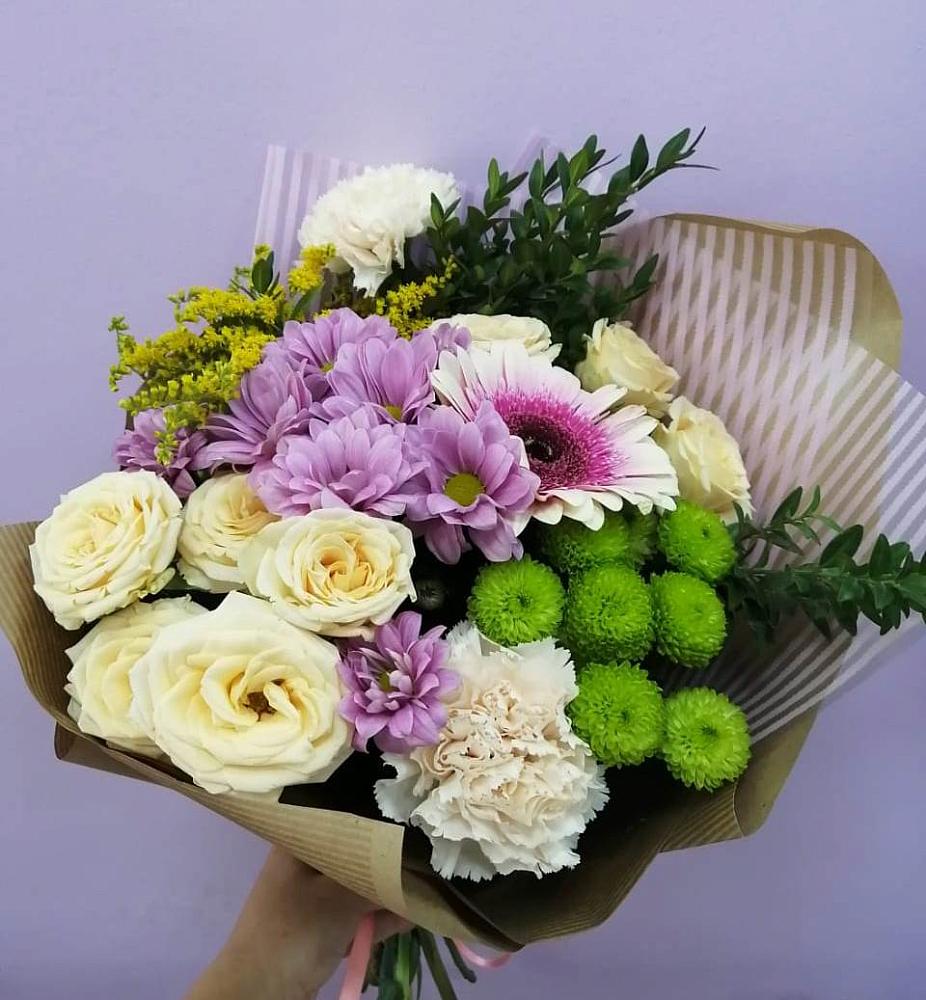 Букет цветов из: Хризантемы, Розы, Гвоздики и Герберы в Шамилькале