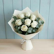 Букет Белые розы в Эвкалипте в Шамилькале