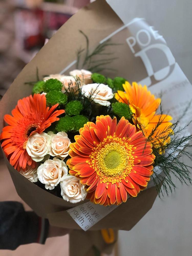 Букет цветов из: Герберы, Хризантемы и Розы в Шамилькале