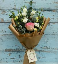 Букет цветов из:  Розы и Лизиантусы в Шамилькале