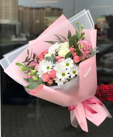 Букет цветов из: Розы, Лизиантусы и Хризантемы в Шамилькале