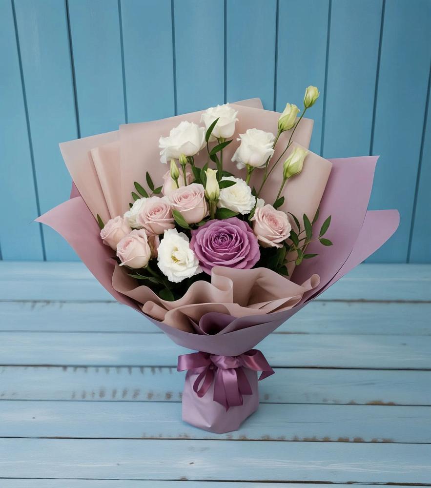 Букет цветов из: Розы и Лизиантусы в Шамилькале